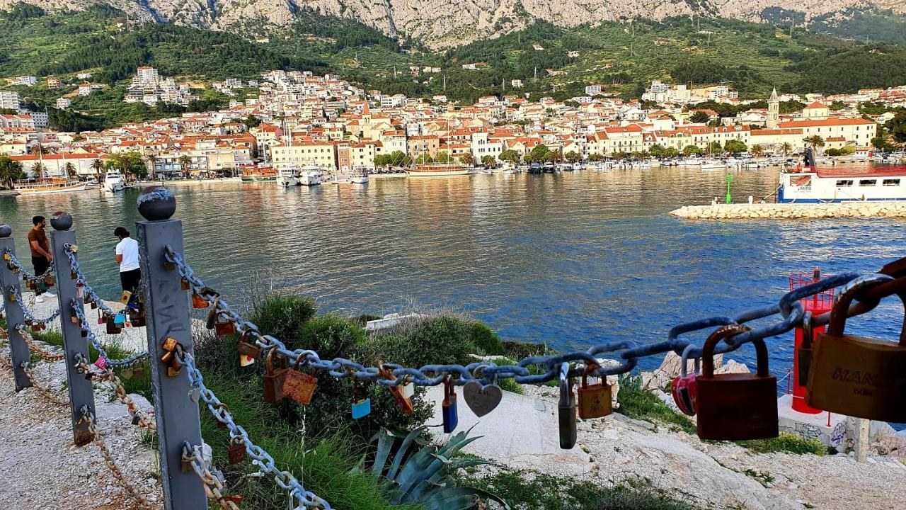 Spacious Family Apartment Near The Beach Makarska Exterior photo