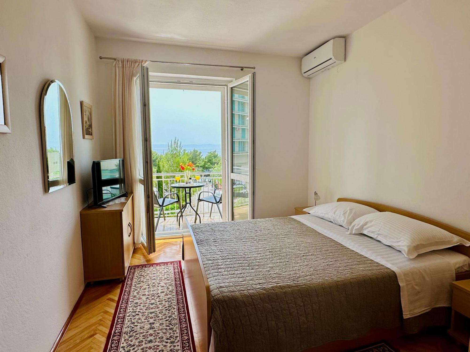 Spacious Family Apartment Near The Beach Makarska Exterior photo