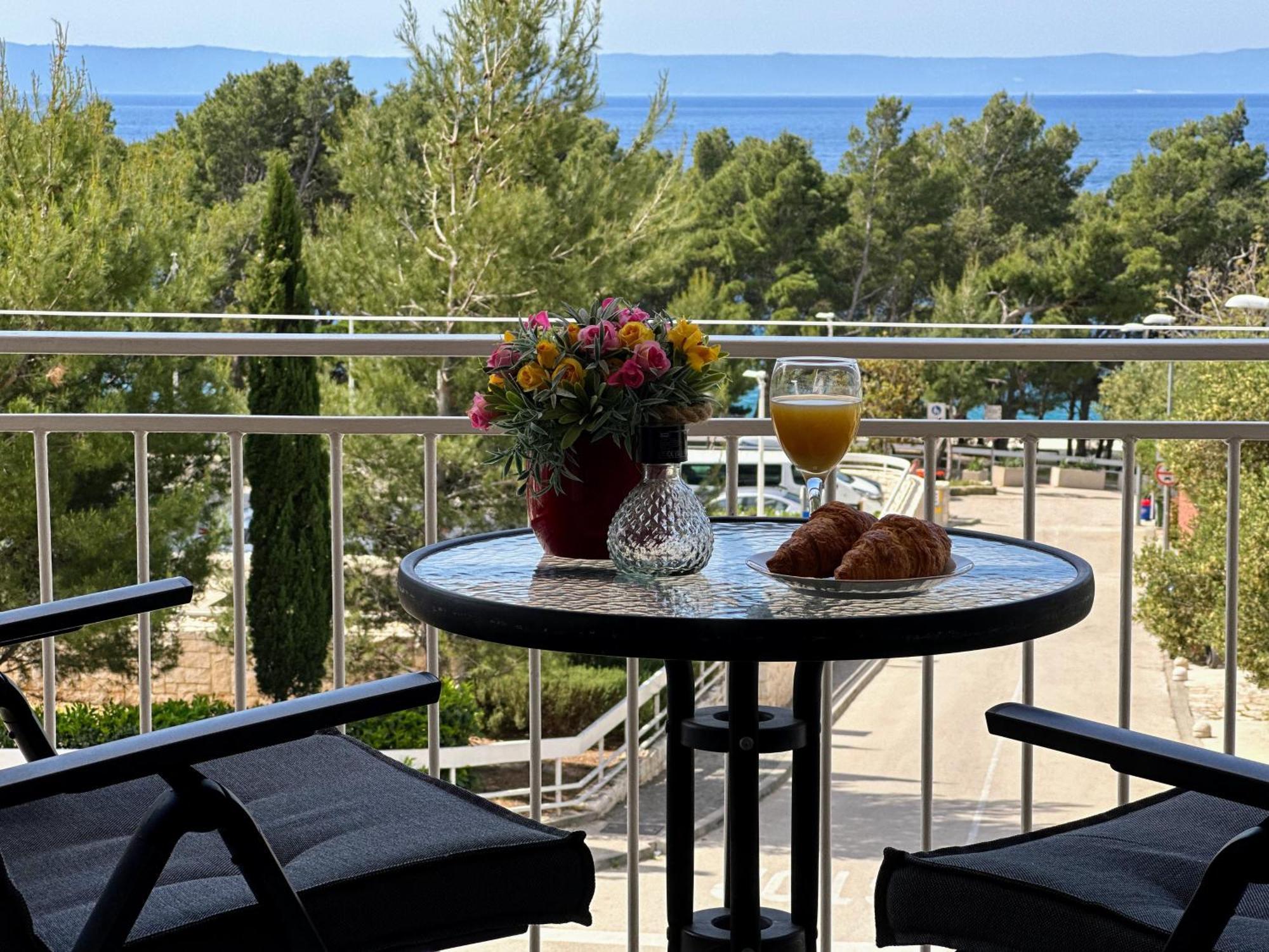 Spacious Family Apartment Near The Beach Makarska Exterior photo