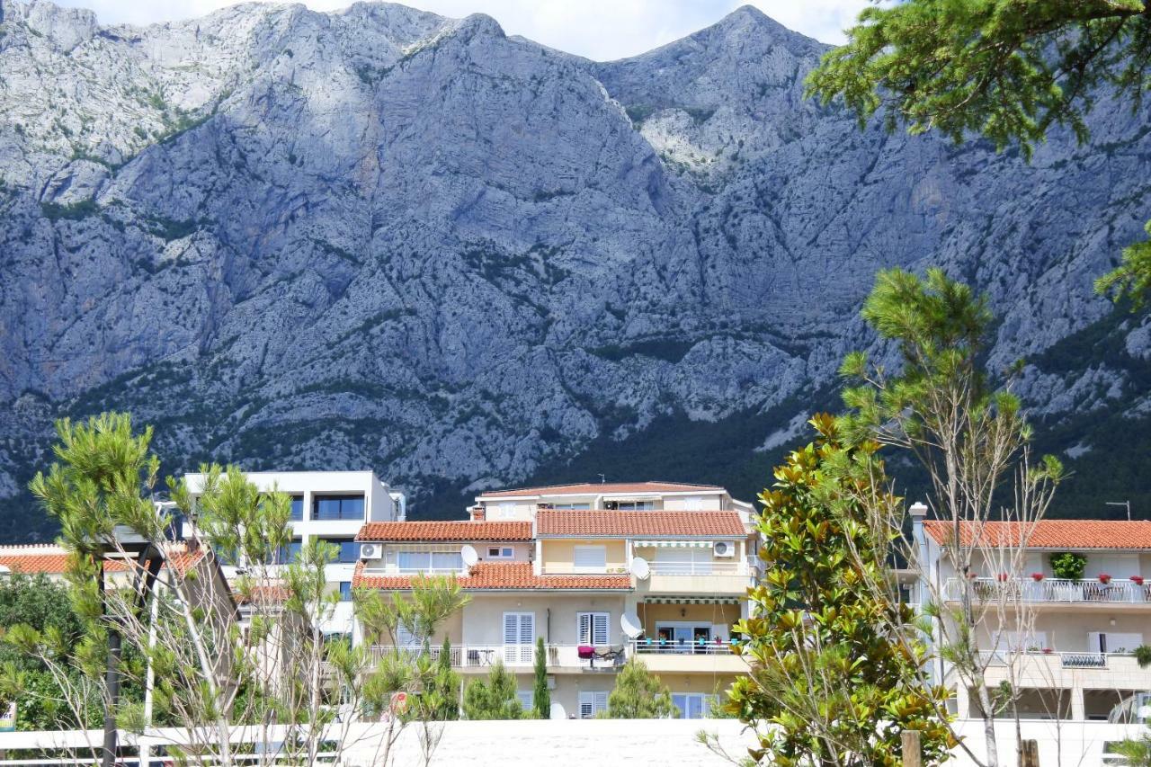 Spacious Family Apartment Near The Beach Makarska Exterior photo